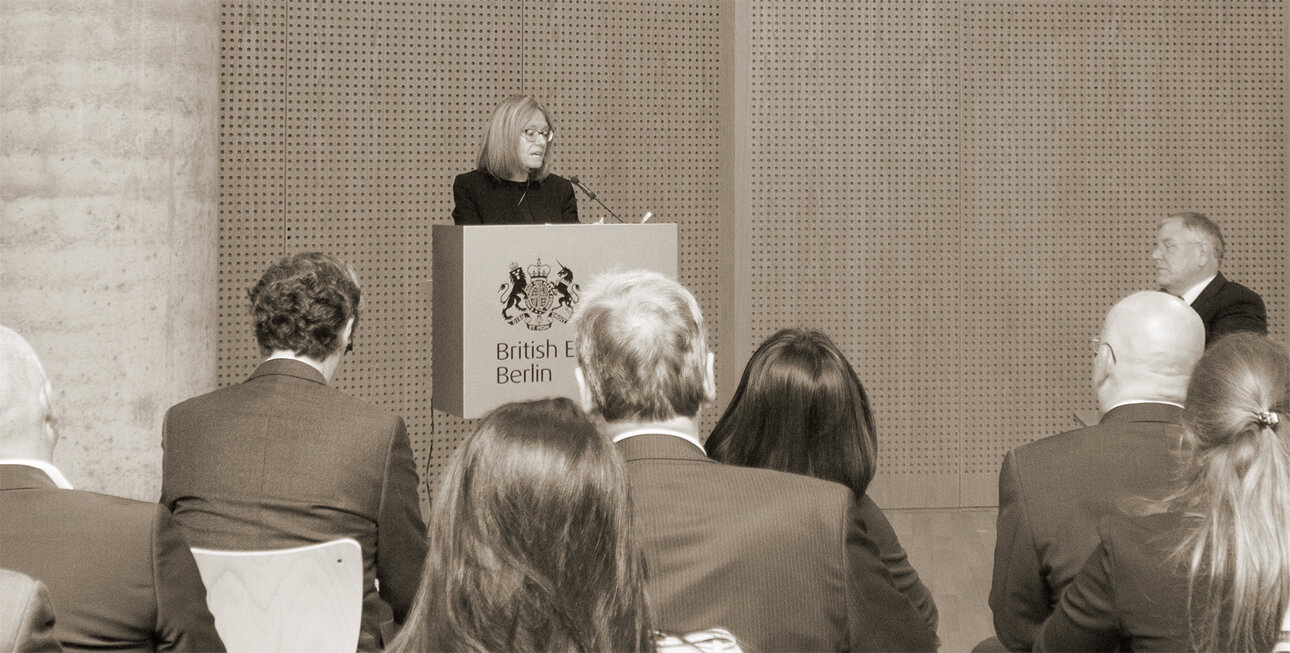 Foto Der Senat zu Gast bei der britischen Botschafterin I.E. Jill Gallard am Diplomatischen Tag im September 2022 in der Britischen Botschaft.