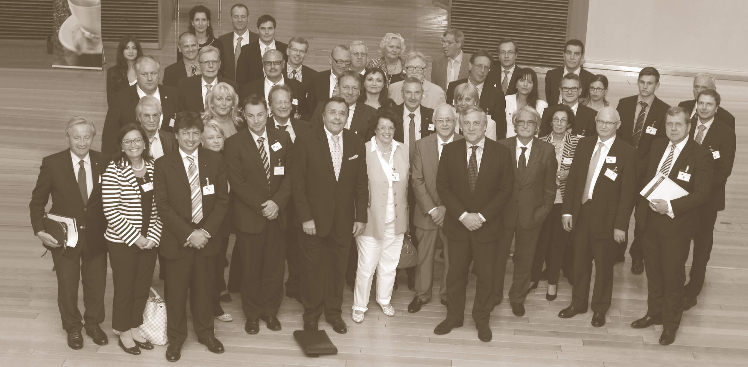 Foto Delegation des Senats mit dem Präsidenten des europäischen Parlaments und früheren EU-Industriekommissar Antonio Tajani